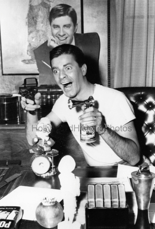 Jerry Lewis 1957 In his office at Paramount Pictures wm.jpg